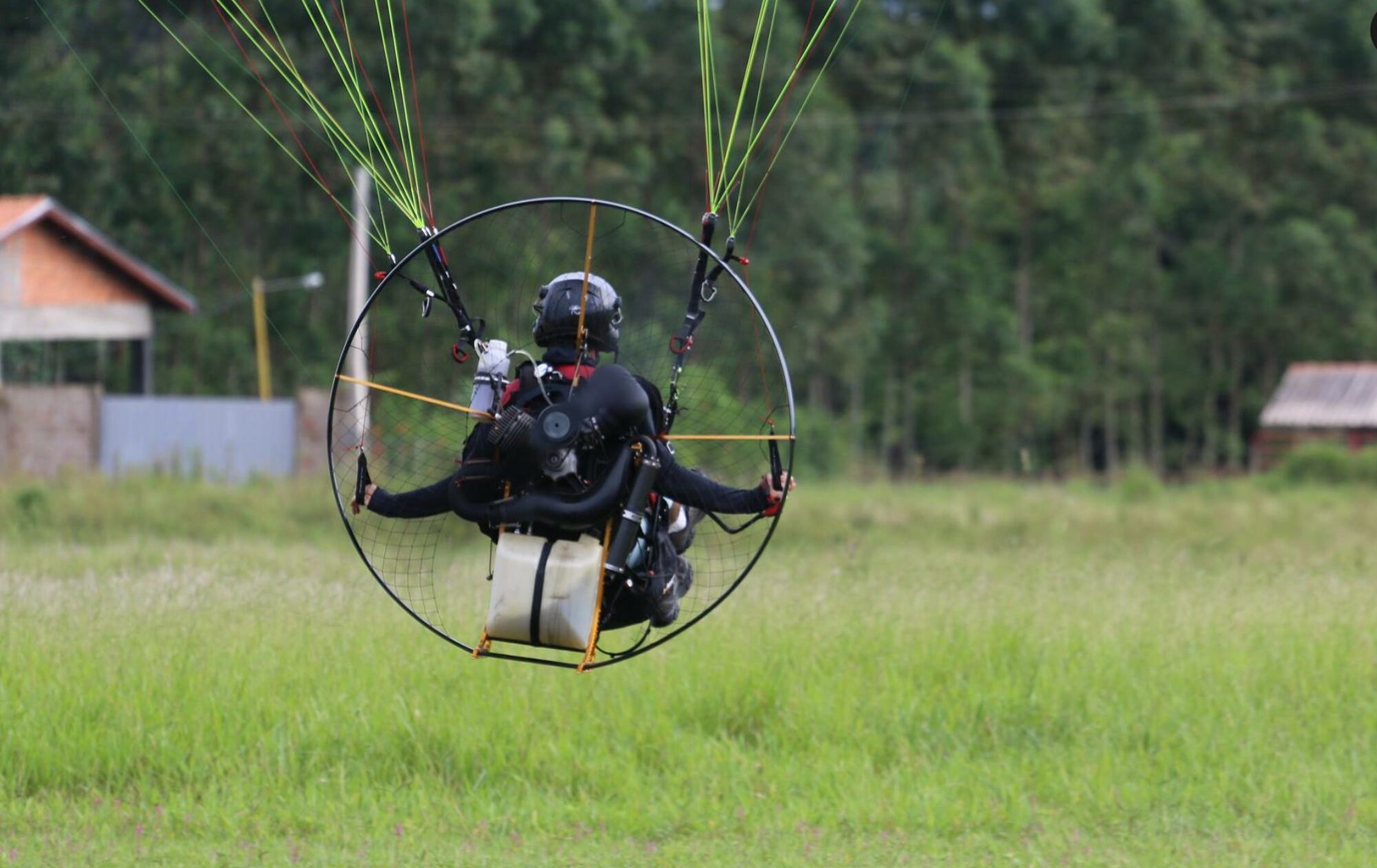 Motor de paramotor e estrutura do grupo motopropulsor